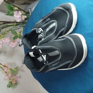 SPEEDO youth size medium in a beautiful black and white slip-on